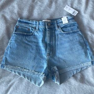 Abercrombie & Fitch high rise mom short, curve love - size 4/27 NWT